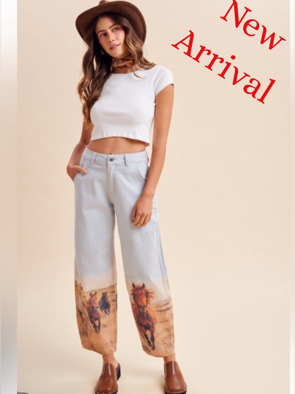 750. Comfort stretch horse photo printed denim tapered pants in grey